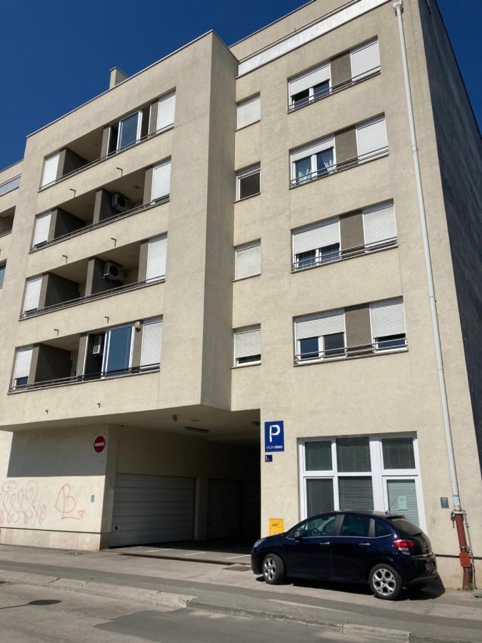 Apartment Maris - Free Parking 자그레브 외부 사진